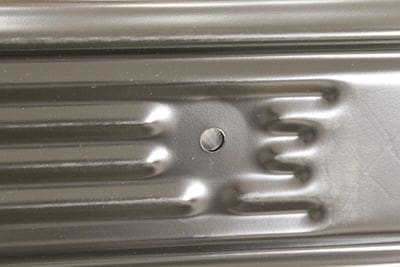 A close up of the metal surface with ridges.